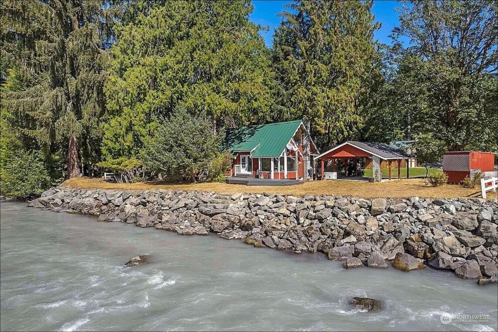 New: Steps From White River Near Mount Rainier National Park Greenwater Exterior photo